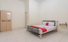 RedDoorz Syariah near Tugu Pandanwangi Cianjur